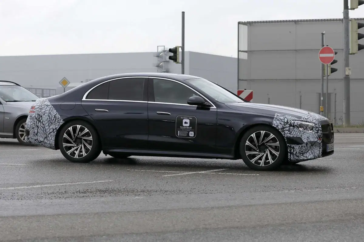 Mercedes Classe E, ecco le foto spia (6)