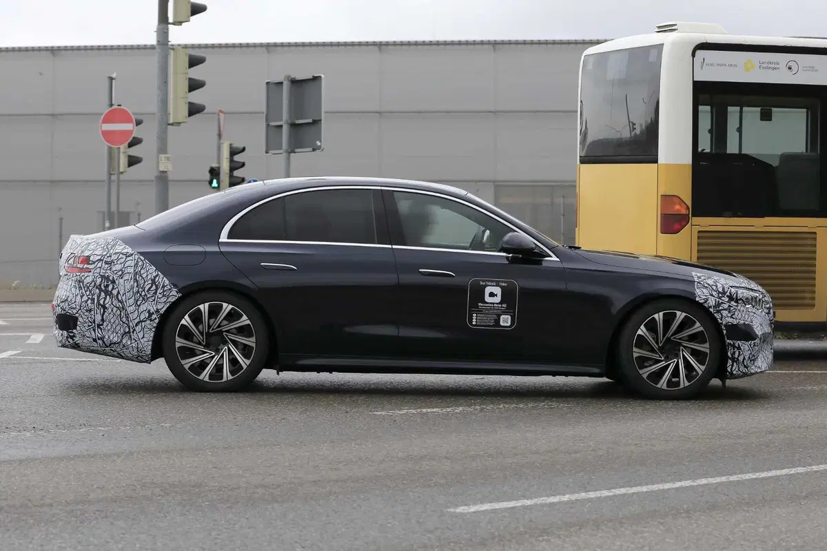 Mercedes Classe E, ecco le foto spia (7)