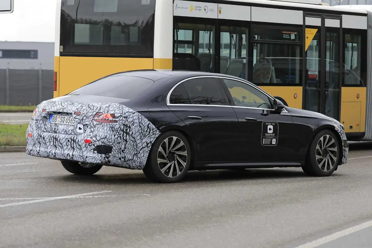 Mercedes Classe E, ecco le foto spia (9)
