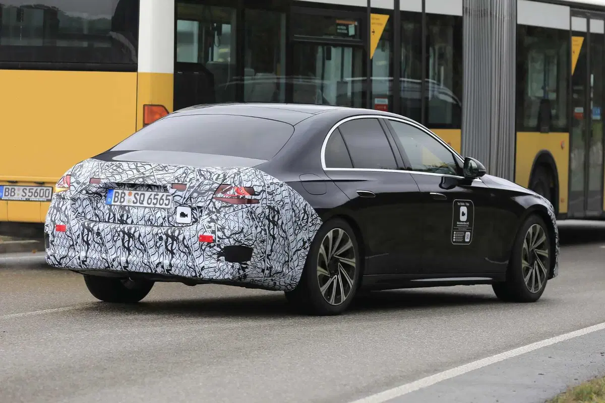 Mercedes Classe E, ecco le foto spia (10)