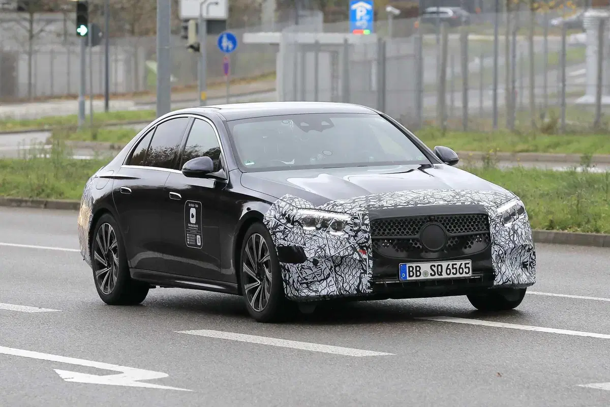 Mercedes Classe E, ecco le foto spia (13)