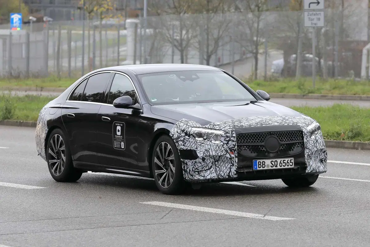 Mercedes Classe E, ecco le foto spia (14)