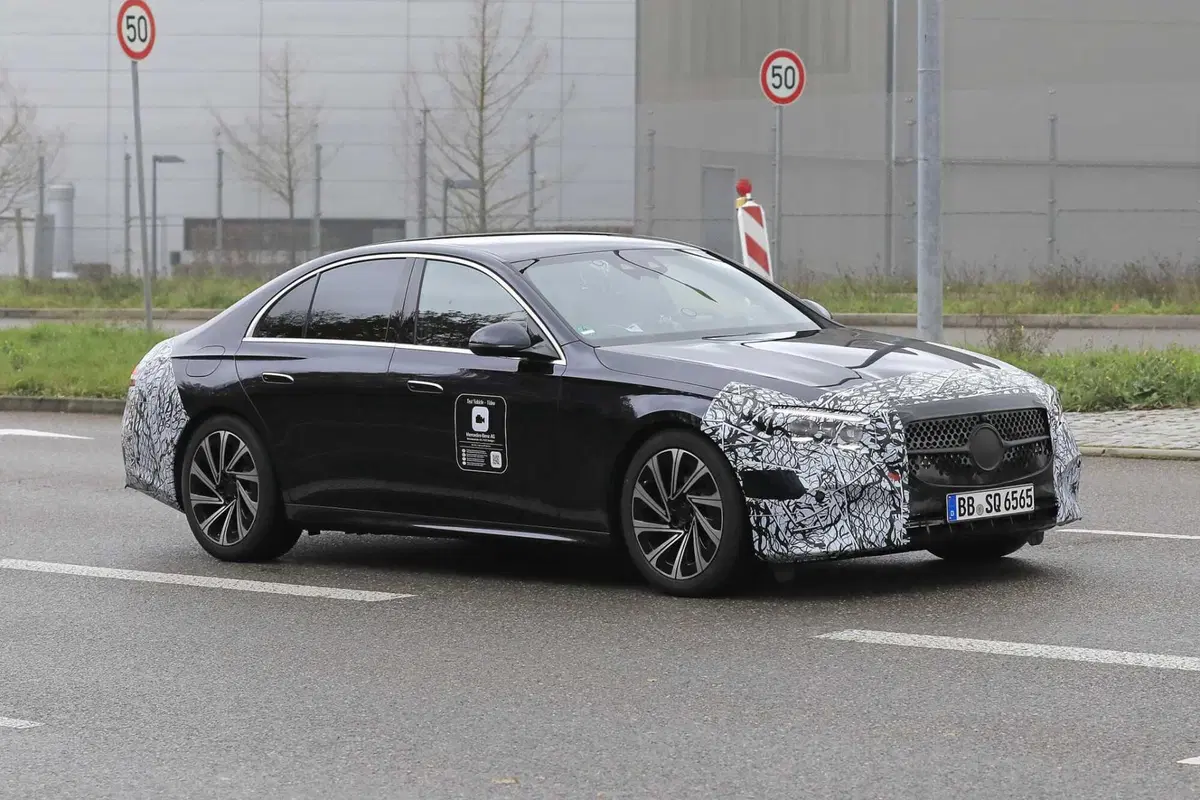 Mercedes Classe E, ecco le foto spia (15)