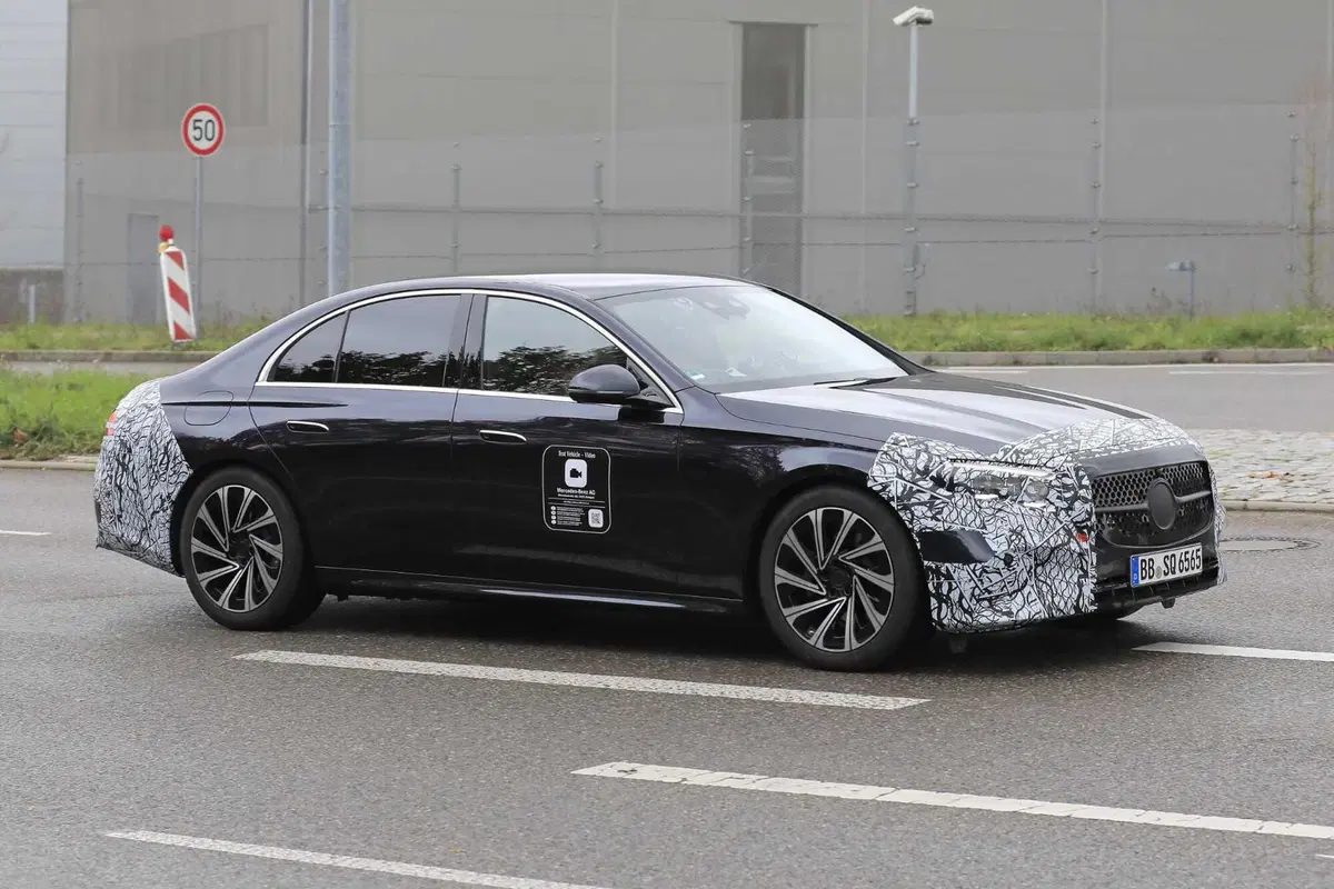 Mercedes Classe E, ecco le foto spia (16)