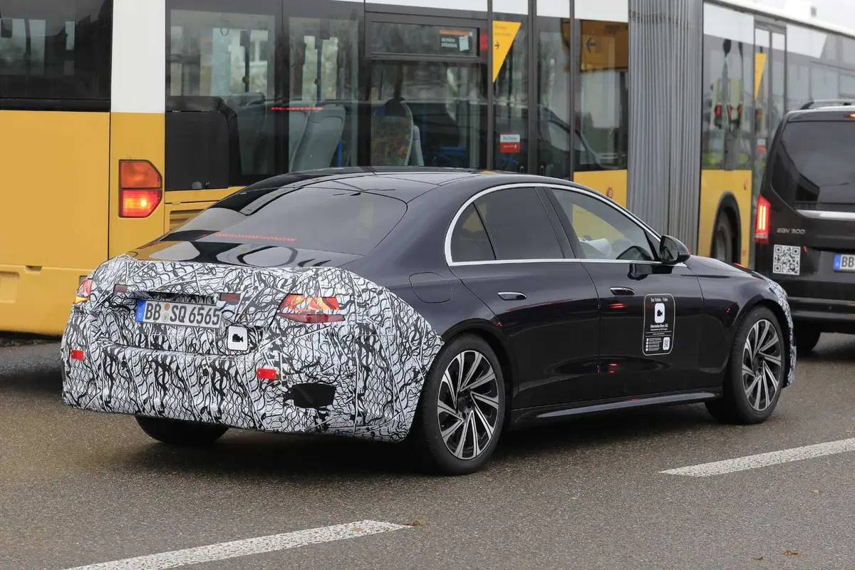 Mercedes Classe E, ecco le foto spia (19)