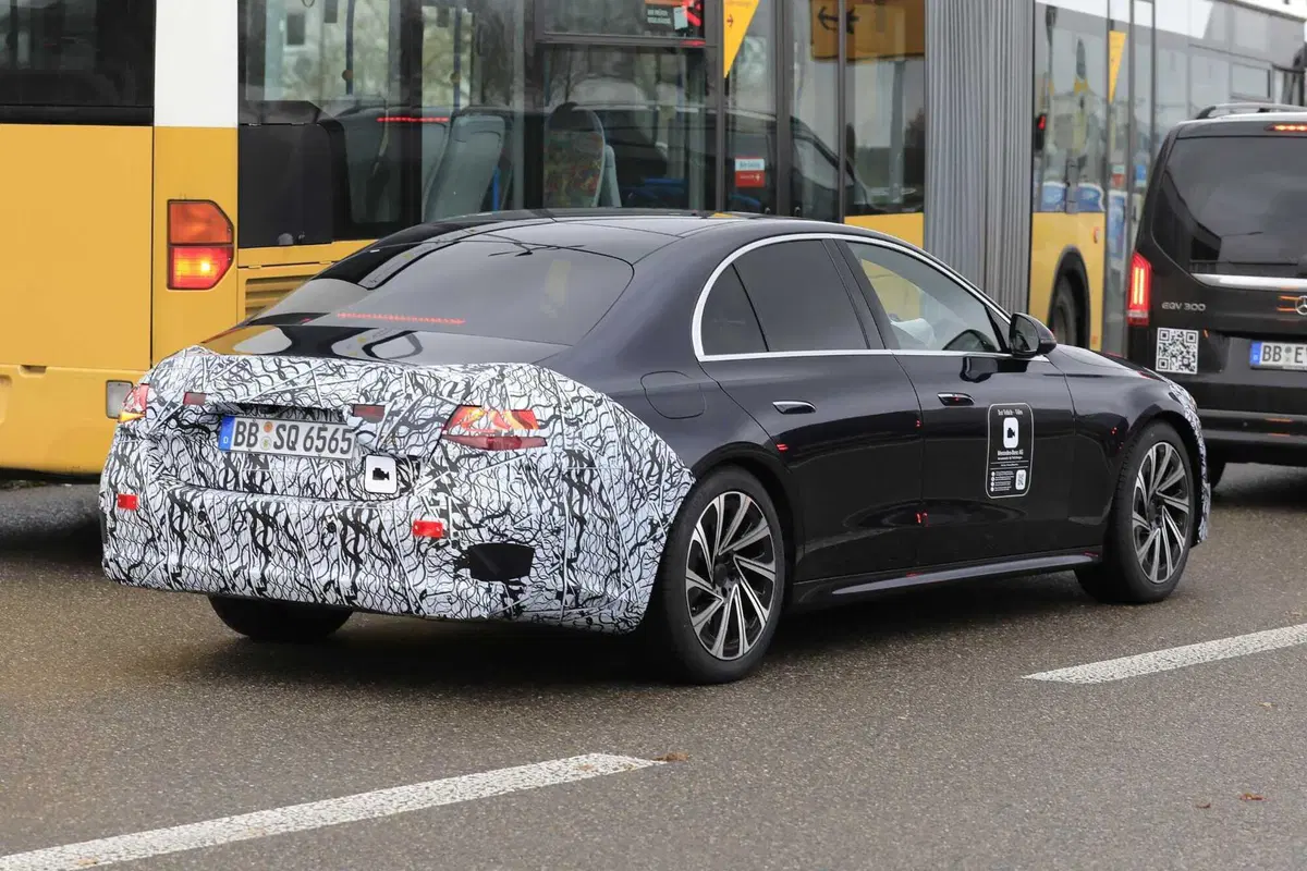 Mercedes Classe E, ecco le foto spia (20)