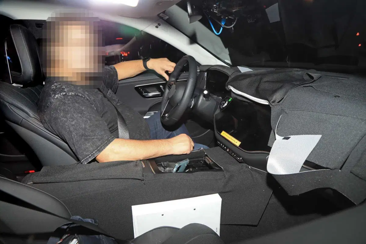Mercedes Classe E, ecco le foto spia (21)