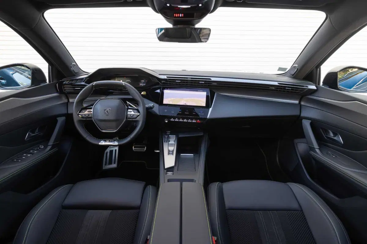 Peugeot 408 (2023), la prova della fastback più interessante del momento (7)