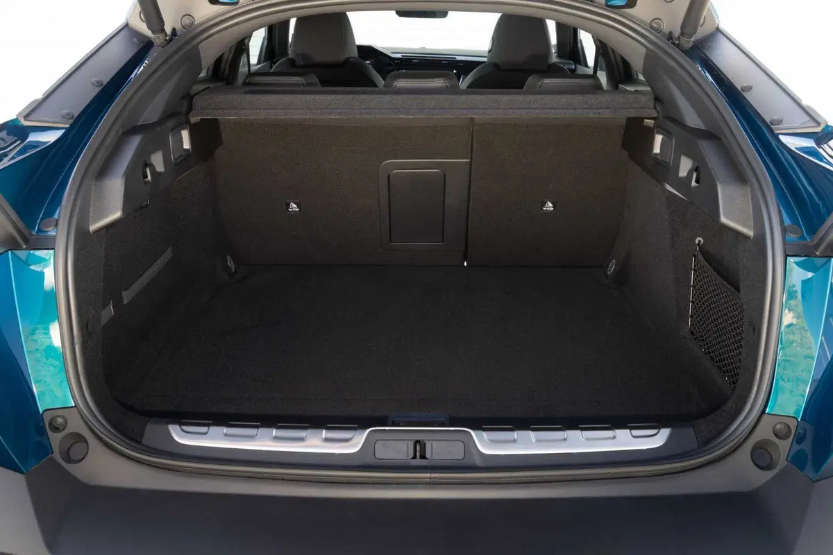 Peugeot 408 (2023), la prova della fastback più interessante del momento (14)