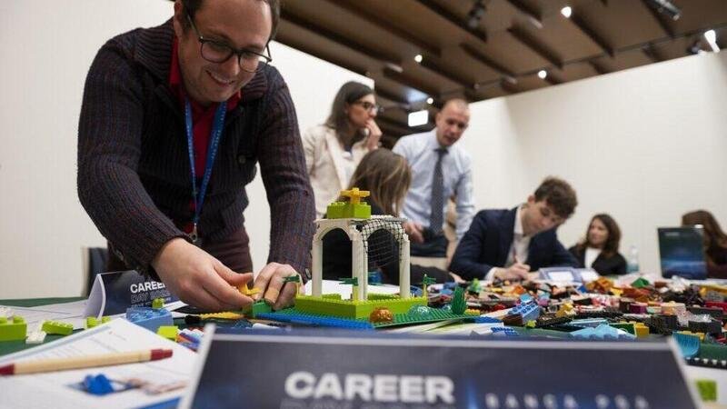 Banca PSA Italia seleziona 100 candidati per lavorare nella finanza... con il Lego