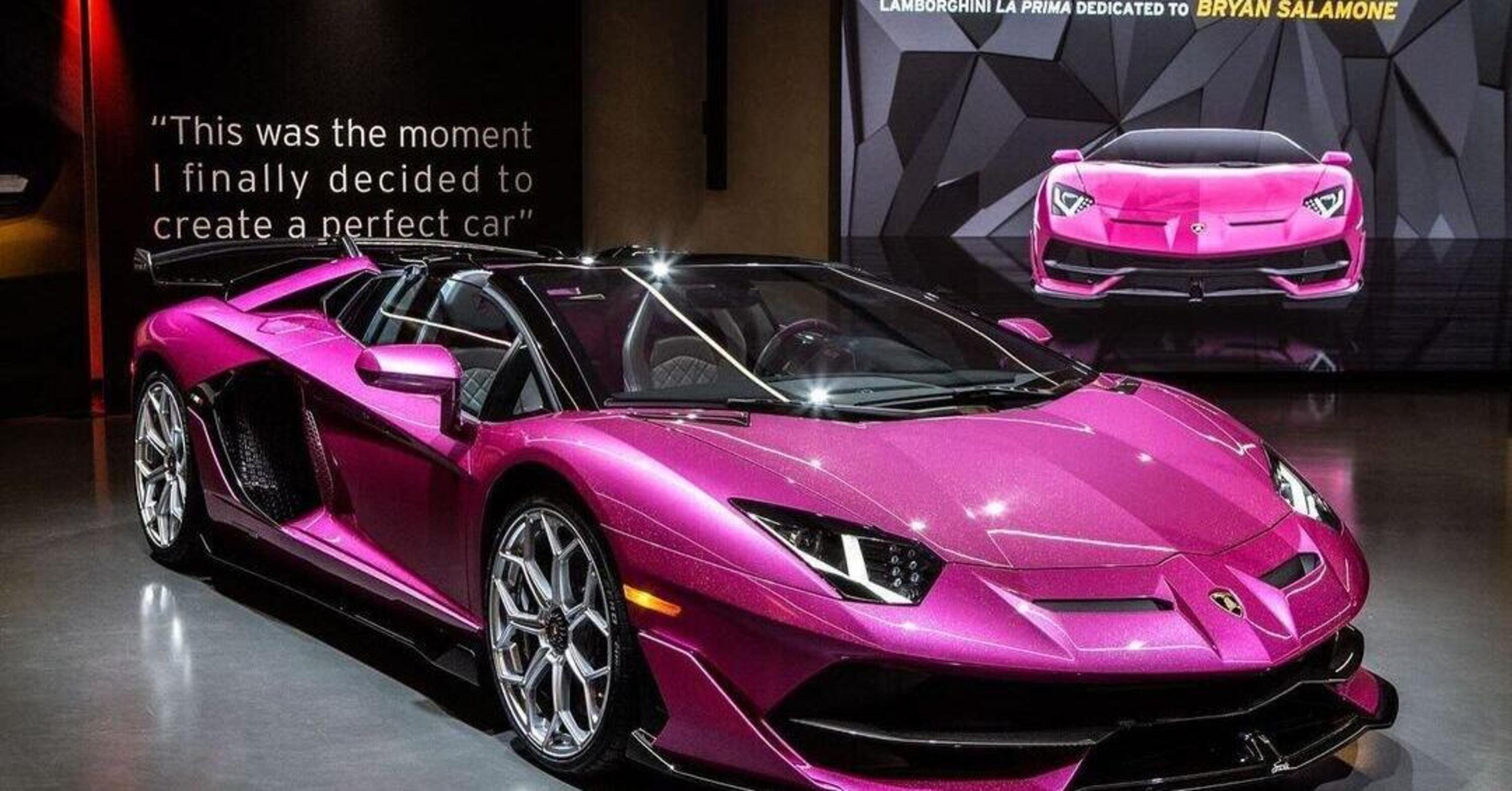 La famosa Lamborghini Aventador rosa va a fuoco, pilota illeso 