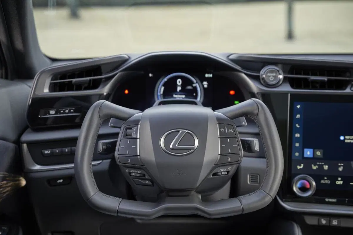 Lexus RZ 450e: tutta elettrica e 440 chilometri di autonomia e steer by wire [Video] (4)