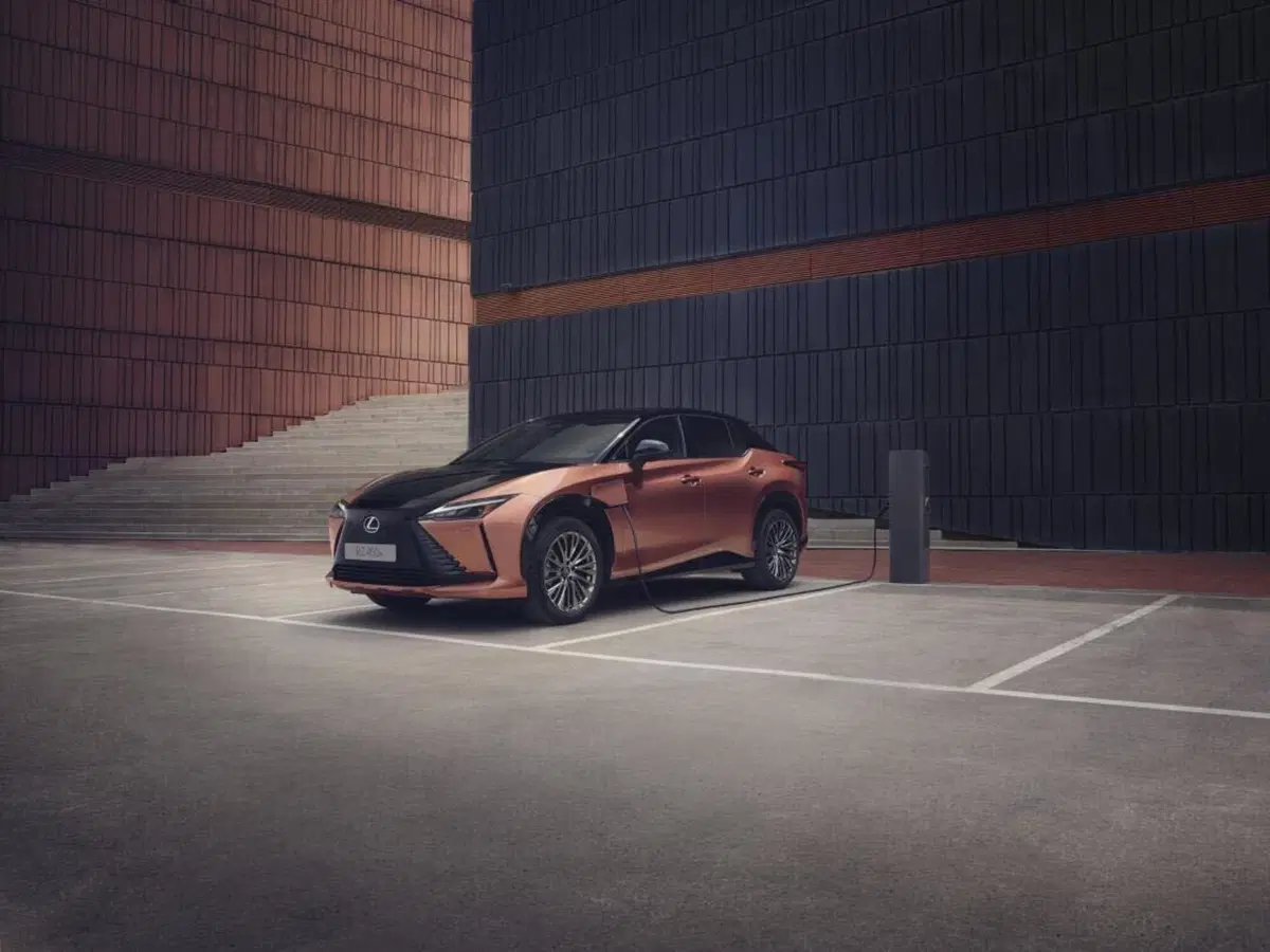 Lexus RZ 450e: tutta elettrica e 440 chilometri di autonomia e steer by wire [Video] (2)