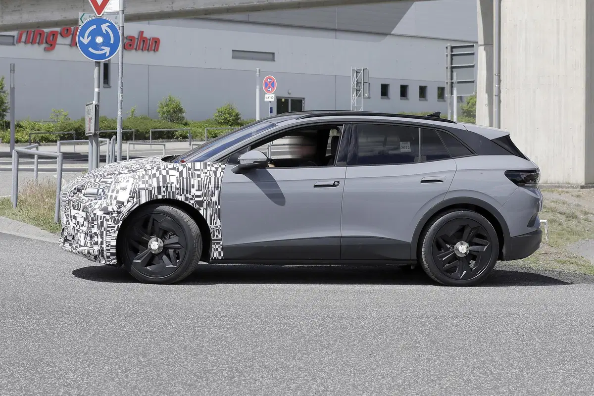 Cupra Tavascan, le foto spia (4)