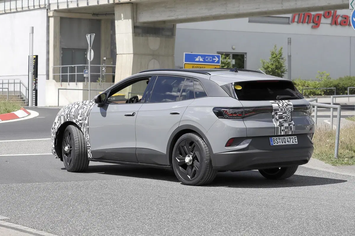 Cupra Tavascan, le foto spia (5)