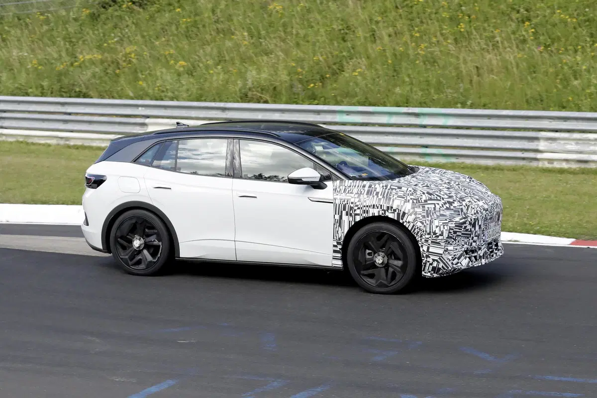 Cupra Tavascan, le foto spia (6)