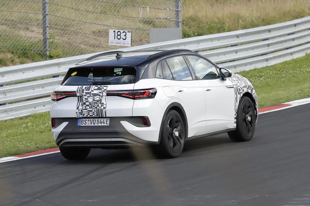 Cupra Tavascan, le foto spia (9)