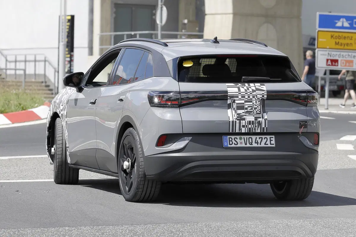 Cupra Tavascan, le foto spia (19)