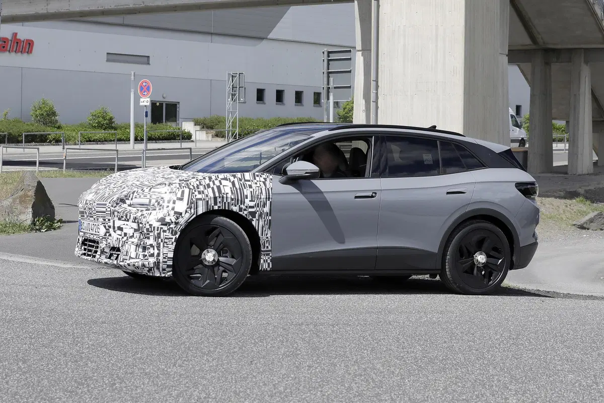 Cupra Tavascan, le foto spia (20)
