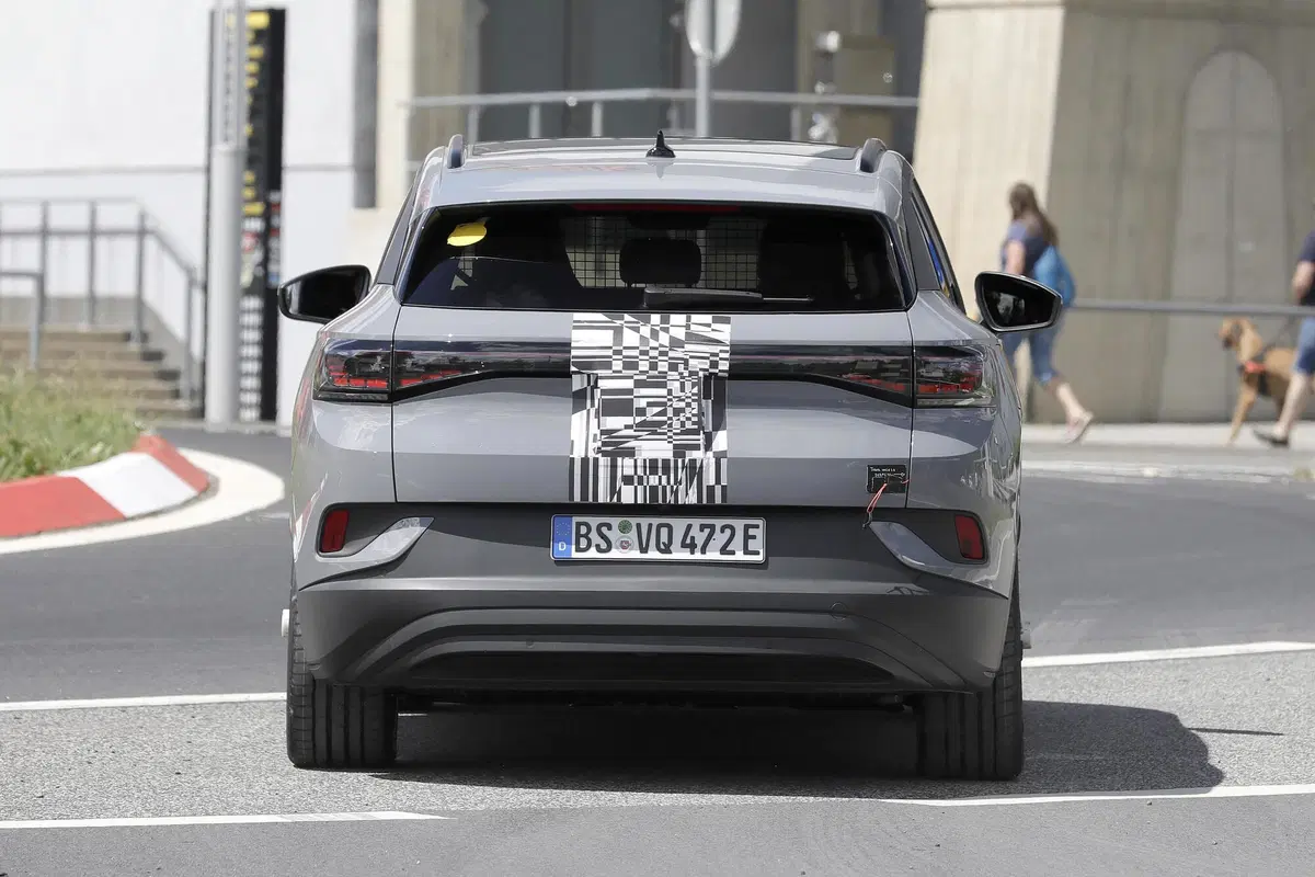 Cupra Tavascan, le foto spia (21)