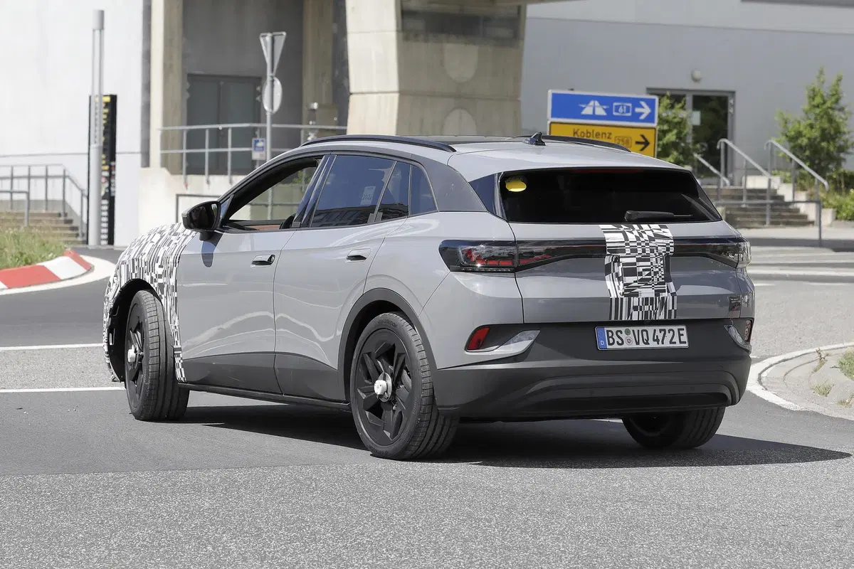 Cupra Tavascan, le foto spia (23)