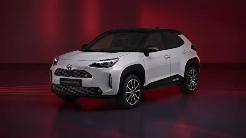 Toyota Yaris Cross GR Sport: piccola SUV ibrida con il look Gazoo [Video]