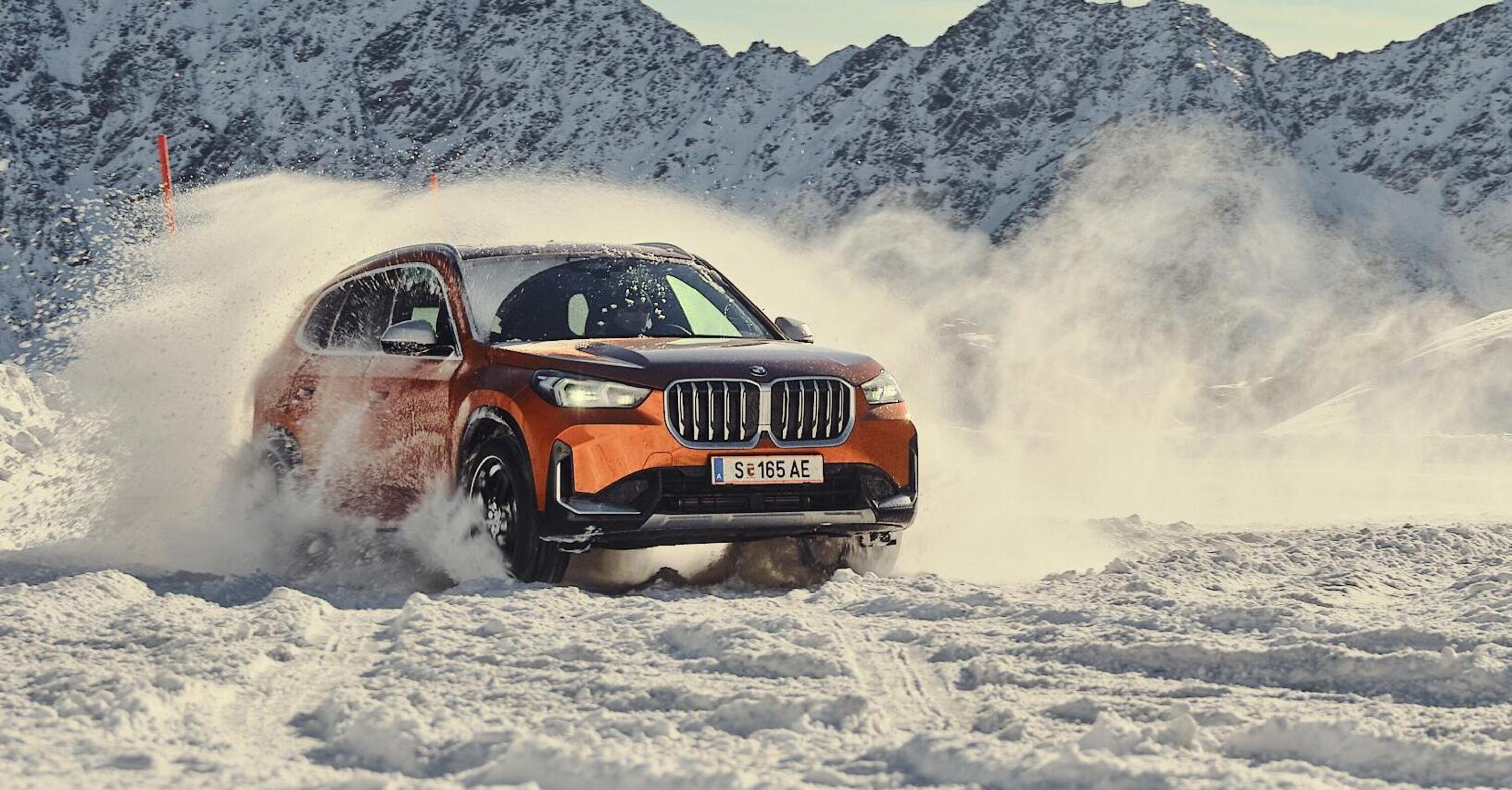 BMW iX1: come funziona un&#039;elettrica a doppio motore sulla neve