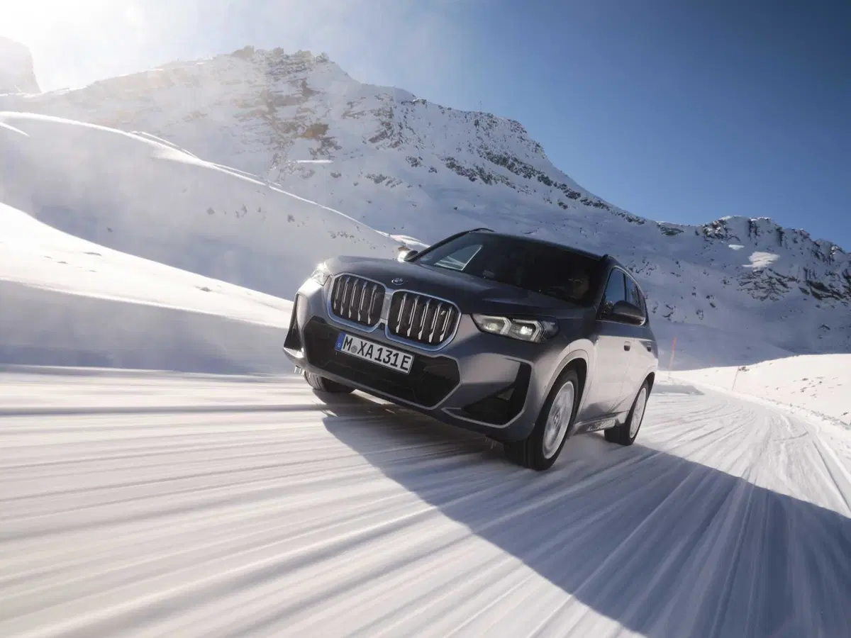 BMW iX1: come funziona una elettrica con due motori sulla neve (7)