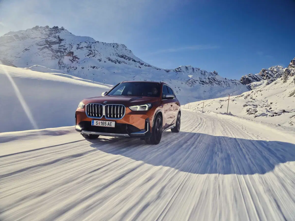 BMW iX1: come funziona una elettrica con due motori sulla neve (9)