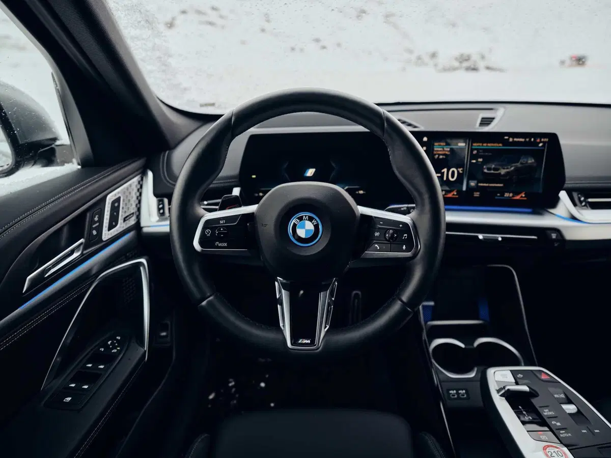 BMW iX1: come funziona una elettrica con due motori sulla neve (11)