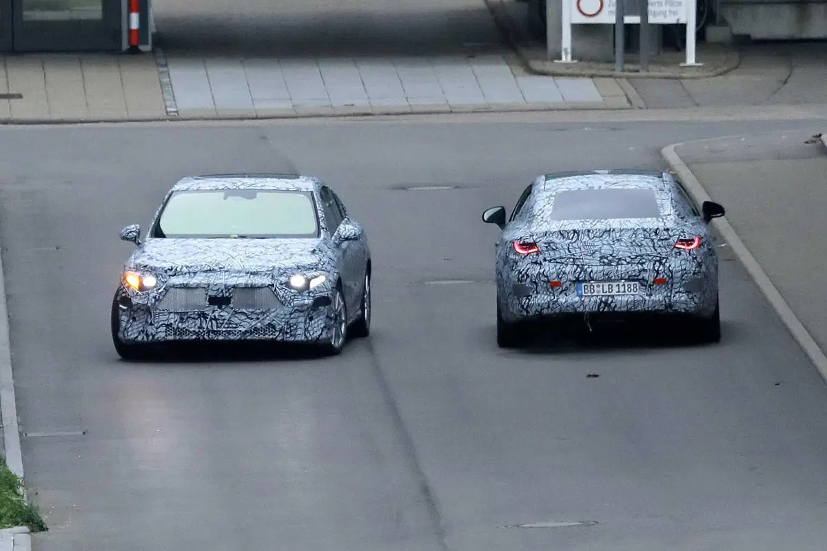 Mercedes EQA, ecco le foto spia (21)