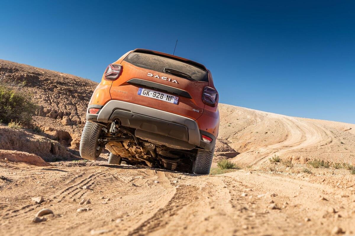 Dacia Duster 2023: sfida nel deserto di Agafay (Marocco) [VIDEO