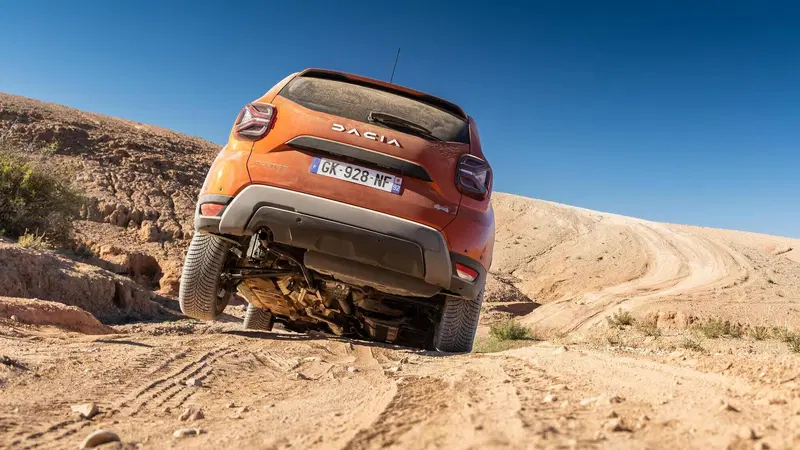 Dacia Duster 2023: sfida nel deserto di Agafay (Marocco) [VIDEO]