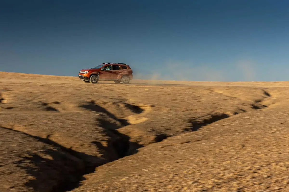 Dacia Duster 2023: sfida nel deserto di Agafay (Marocco) [VIDEO] (17)