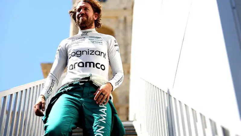 Sebastian Vettel si compra all'asta un pezzo della sua Aston Martin [VIDEO]