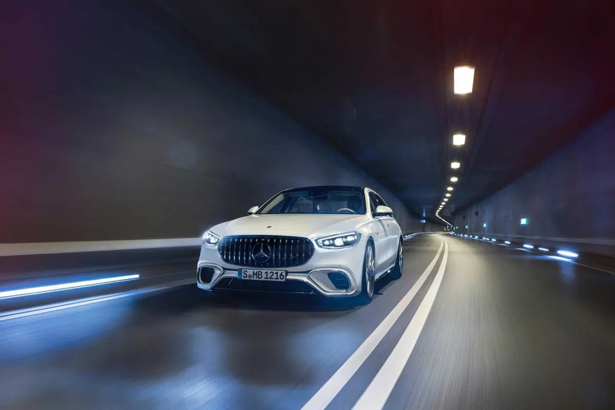 Mercedes-AMG S 63 E-Performance: 802 CV di super-lusso, ibrido plug-in
