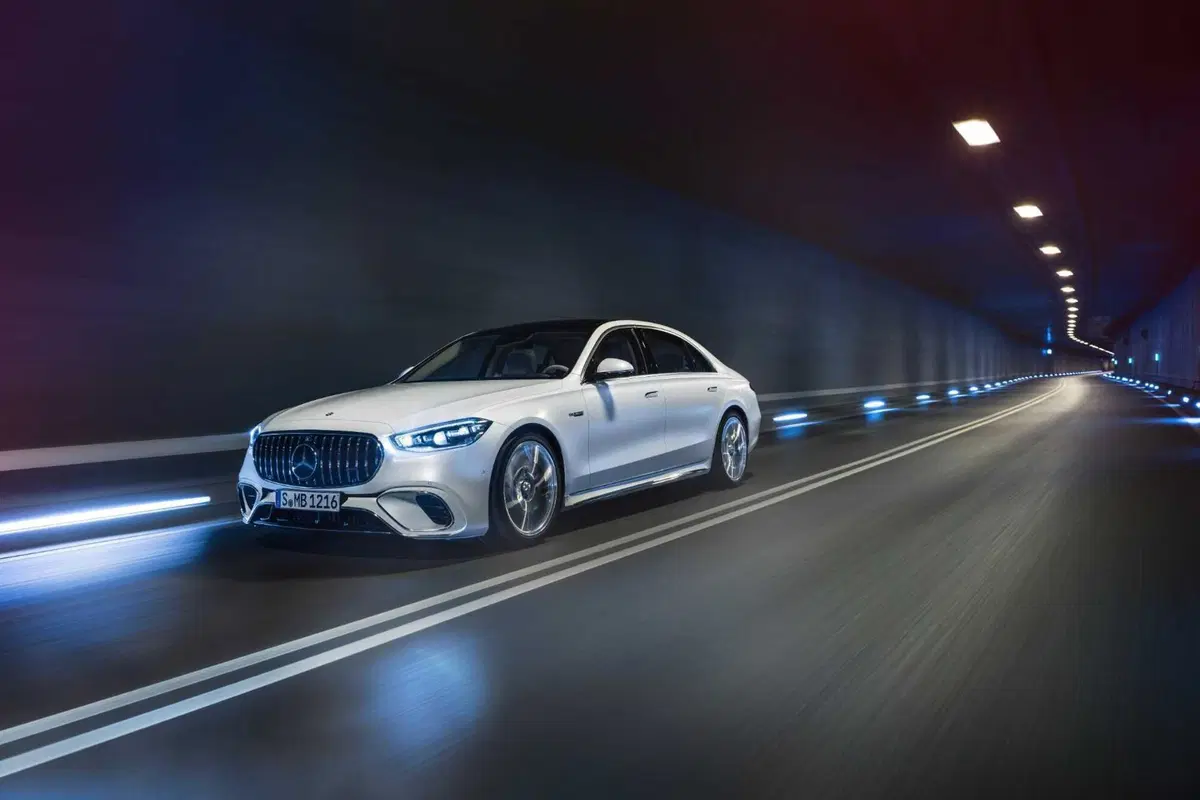 Mercedes-AMG S 63 E-Performance: 802 CV di super-lusso, ibrido plug-in (2)