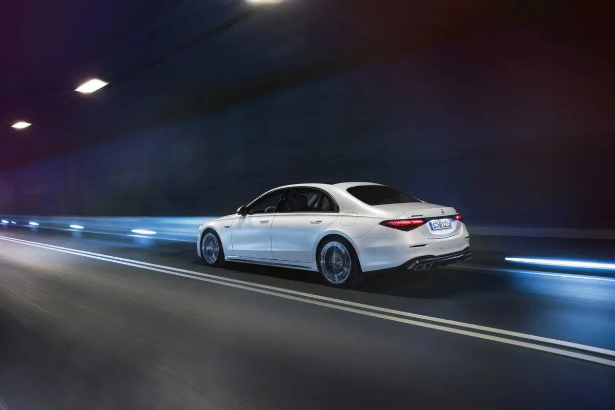 Mercedes-AMG S 63 E-Performance: 802 CV di super-lusso, ibrido plug-in (3)