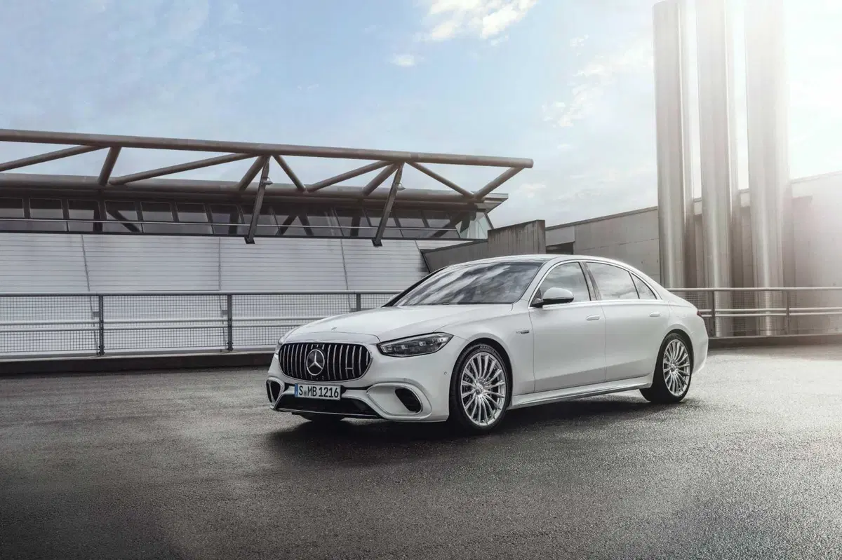 Mercedes-AMG S 63 E-Performance: 802 CV di super-lusso, ibrido plug-in (5)