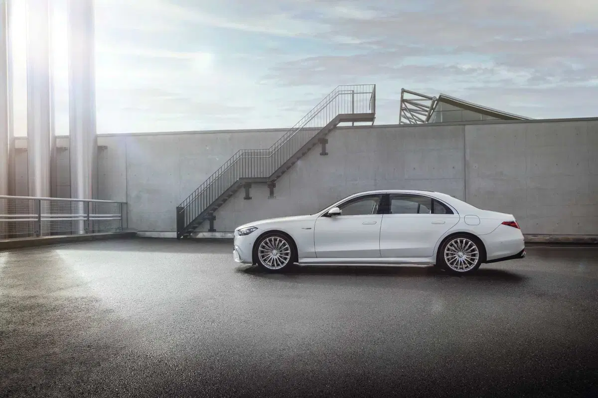 Mercedes-AMG S 63 E-Performance: 802 CV di super-lusso, ibrido plug-in (6)