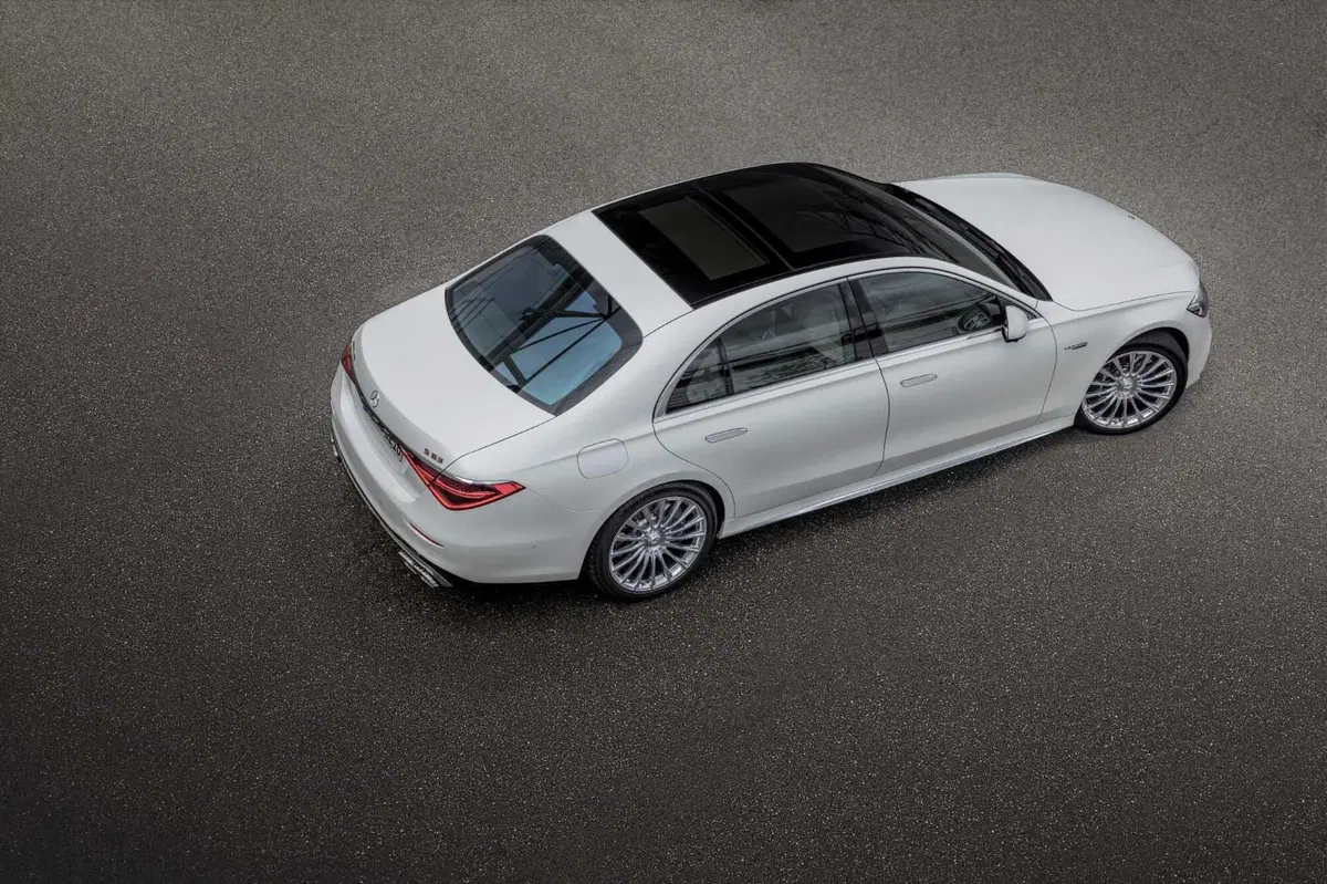 Mercedes-AMG S 63 E-Performance: 802 CV di super-lusso, ibrido plug-in (11)