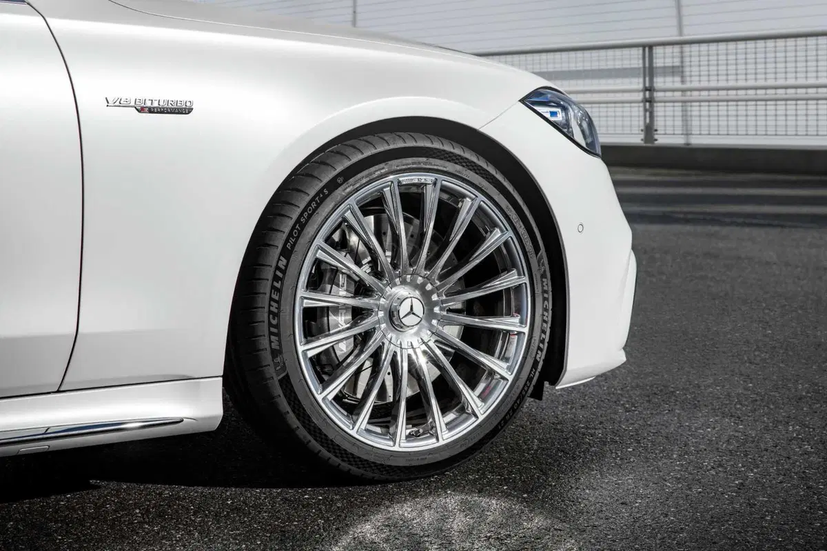 Mercedes-AMG S 63 E-Performance: 802 CV di super-lusso, ibrido plug-in (13)