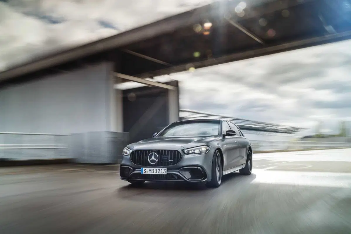 Mercedes-AMG S 63 E-Performance: 802 CV di super-lusso, ibrido plug-in (19)