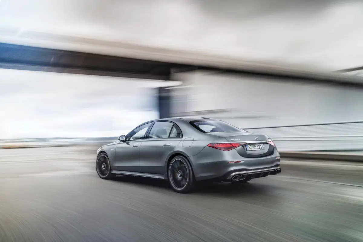 Mercedes-AMG S 63 E-Performance: 802 CV di super-lusso, ibrido plug-in (20)