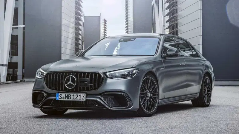 Mercedes-AMG S 63 E-Performance: 802 CV di super-lusso, ibrido plug-in