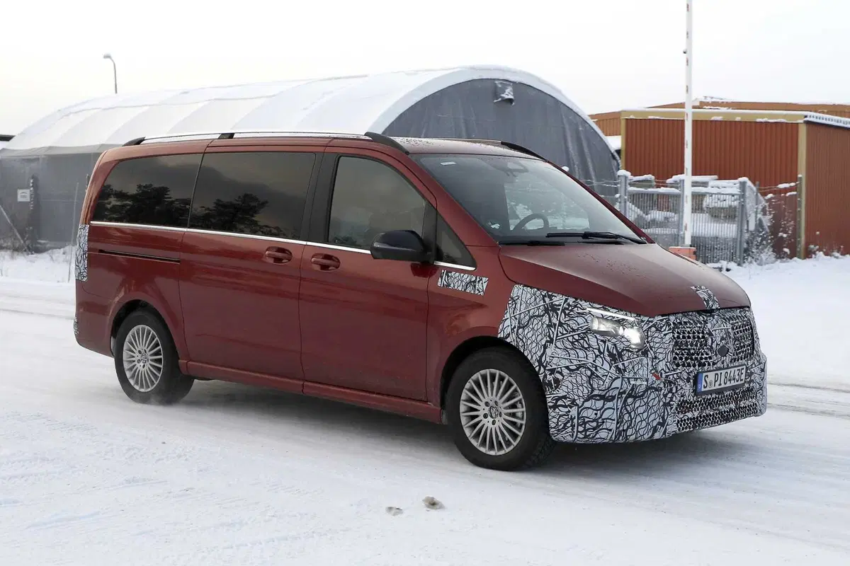 Mercedes EQV, ecco le foto spia del nuovo Facelift (4)