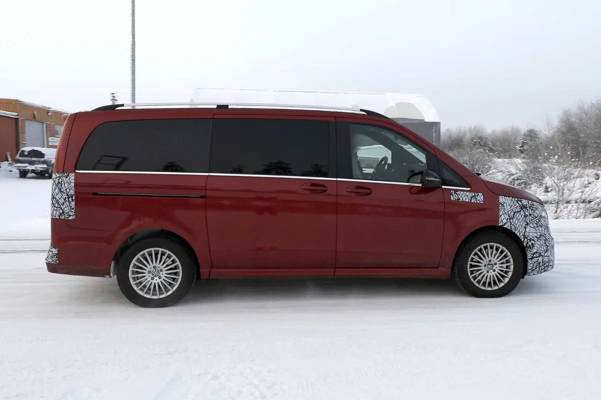 Mercedes EQV, ecco le foto spia del nuovo Facelift (6)