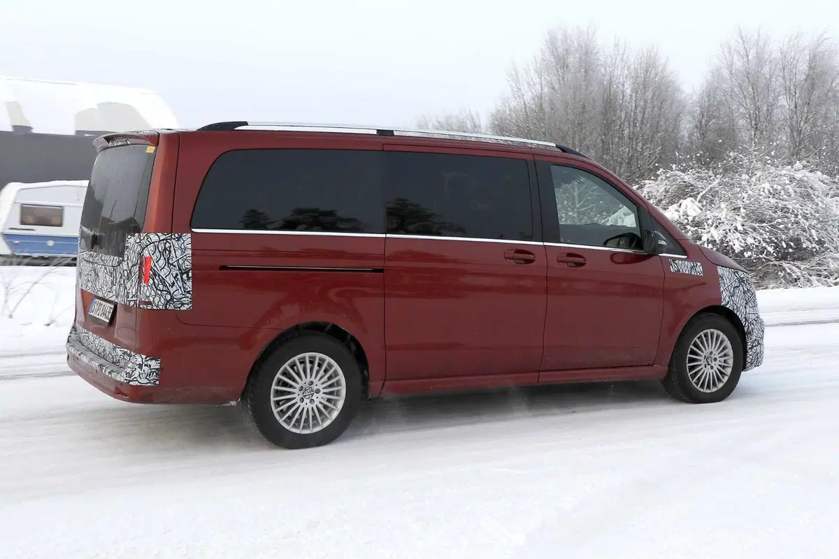 Mercedes EQV, ecco le foto spia del nuovo Facelift (7)
