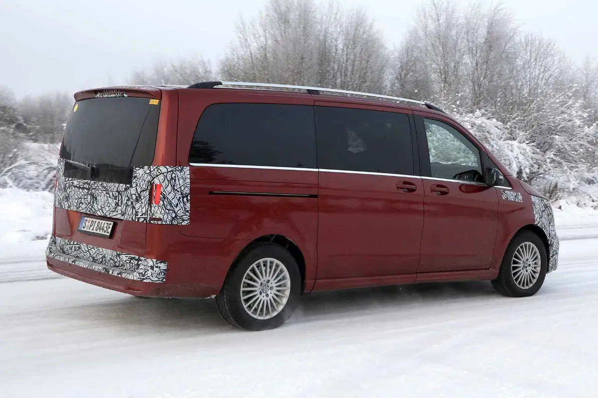 Mercedes EQV, ecco le foto spia del nuovo Facelift (8)