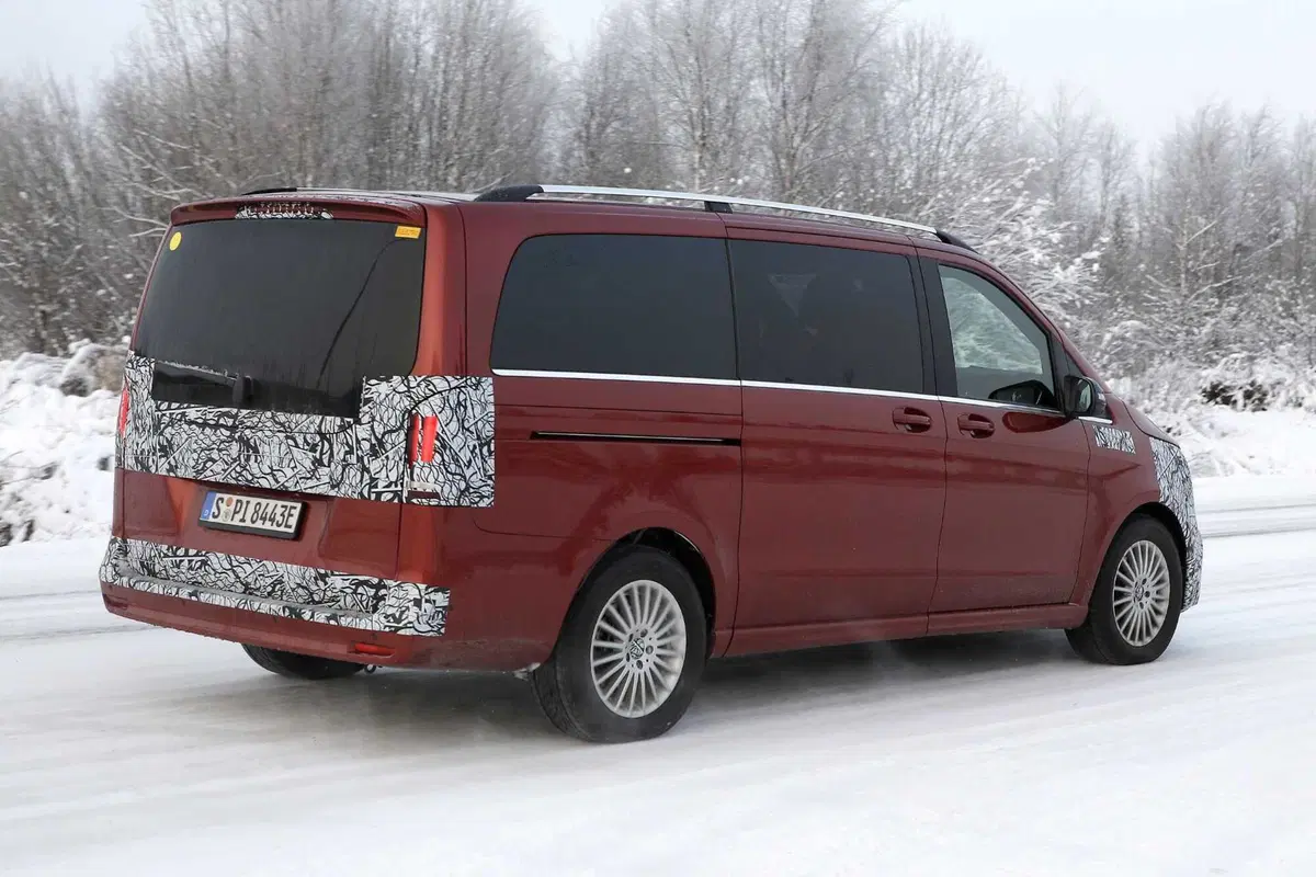 Mercedes EQV, ecco le foto spia del nuovo Facelift (9)